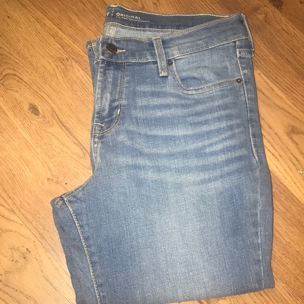 medium wash mid rise jeans